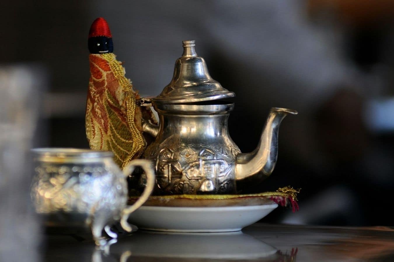 Read more about the article Guide on How to Host a Traditional Moroccan Tea Ceremony